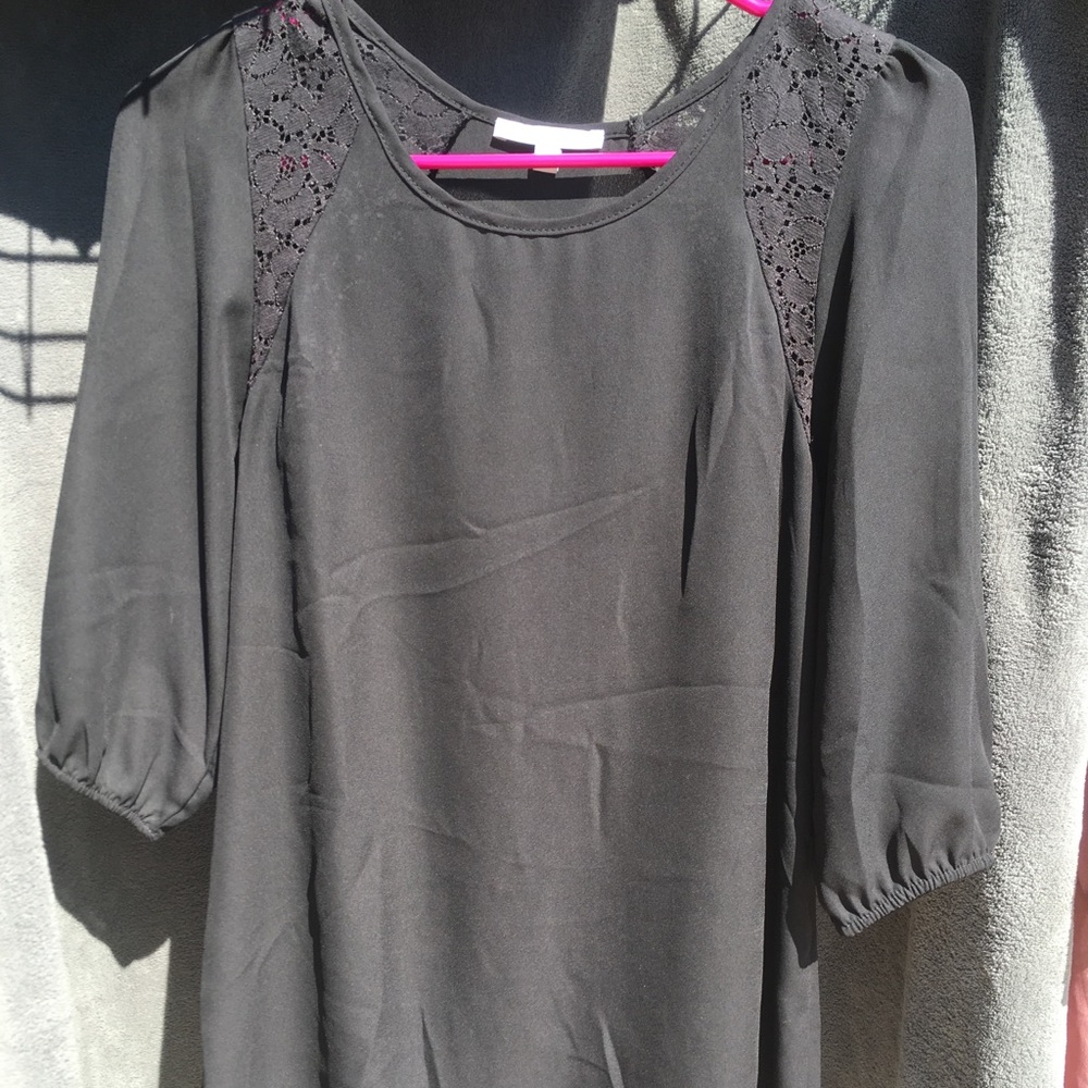 3/4 length sleeve blouse with crochet lace detail